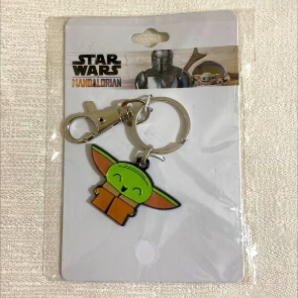 NWOT STAR WARS Women's Mandalorian Short Sleeve T-Shirt & Keychain - Picture 6 of 8